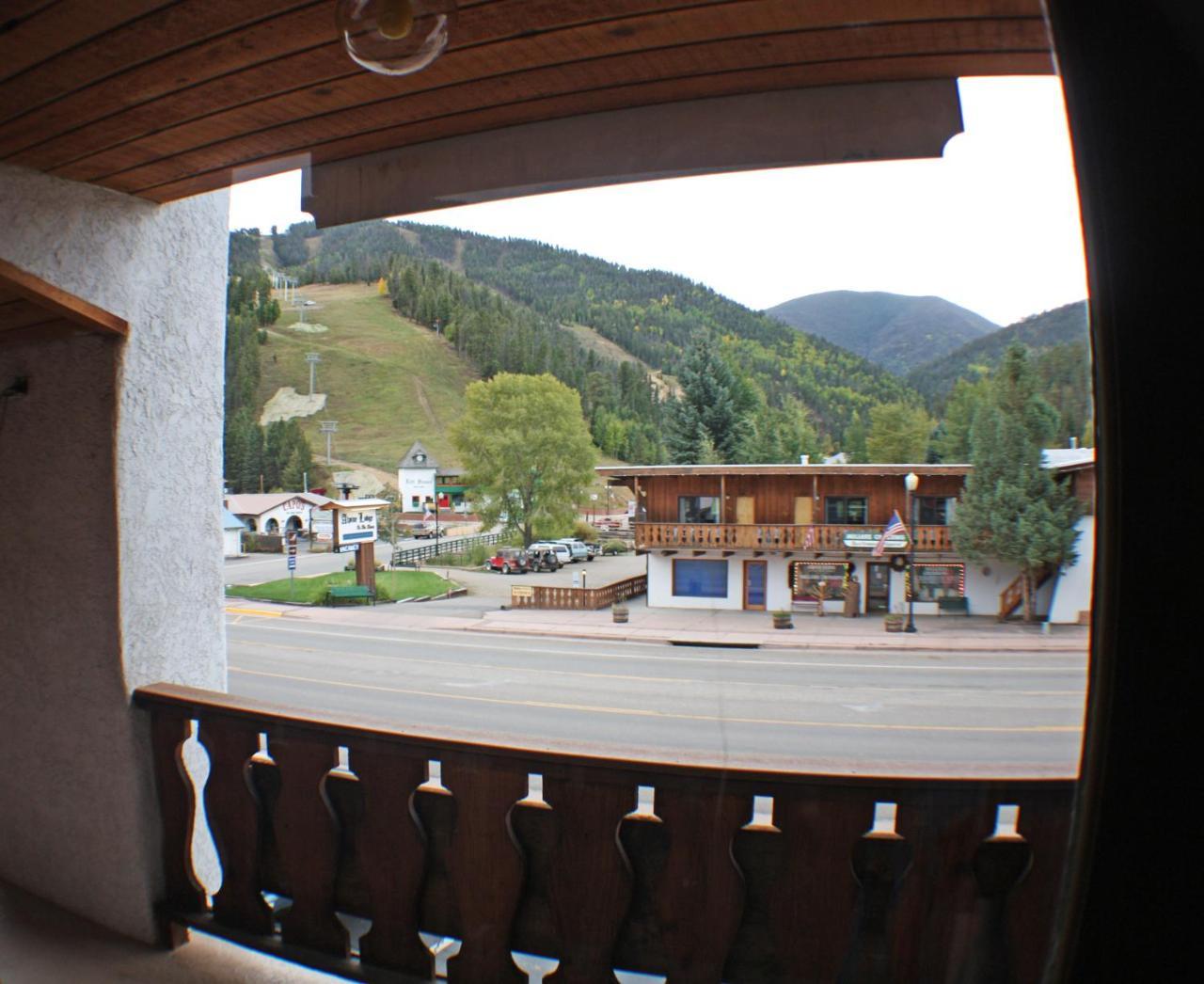 Sitzmark Sports Lodge Red River Exterior foto